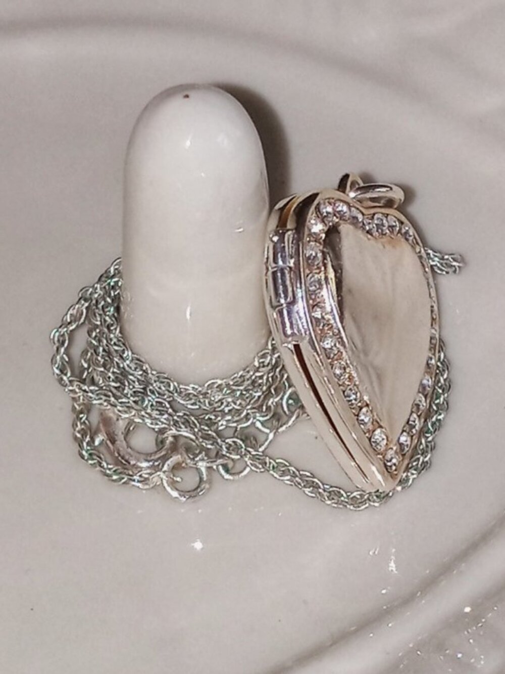 ✧✧✧❤︎ Vintage 2004 Avon "Rhinestone Halo" Heart Locket ❤︎✧✧✧ - Picture 15 of 16